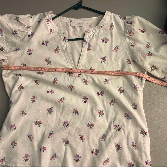 Loft Outlet, spring floral print, v-neck office top size Medium - Picture 12 of 16